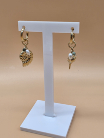 Creolen met bedeltjes schelpen, natuurlijke stenen en zoetwaterparels