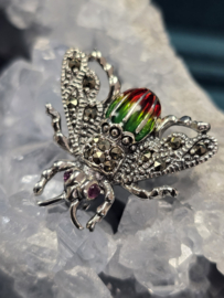 925 zilveren broche, met Robijn.