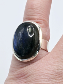 Echt zilveren ring met Labradoriet maat 18