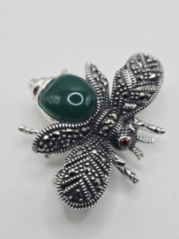 925 zilveren broche, met granaat en groene onyx