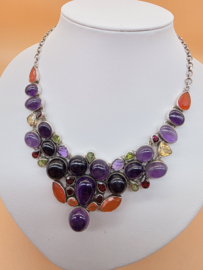 Schitterend collier met o.a. Amethist, Peridoot, Citrien, Granaat, Carneool