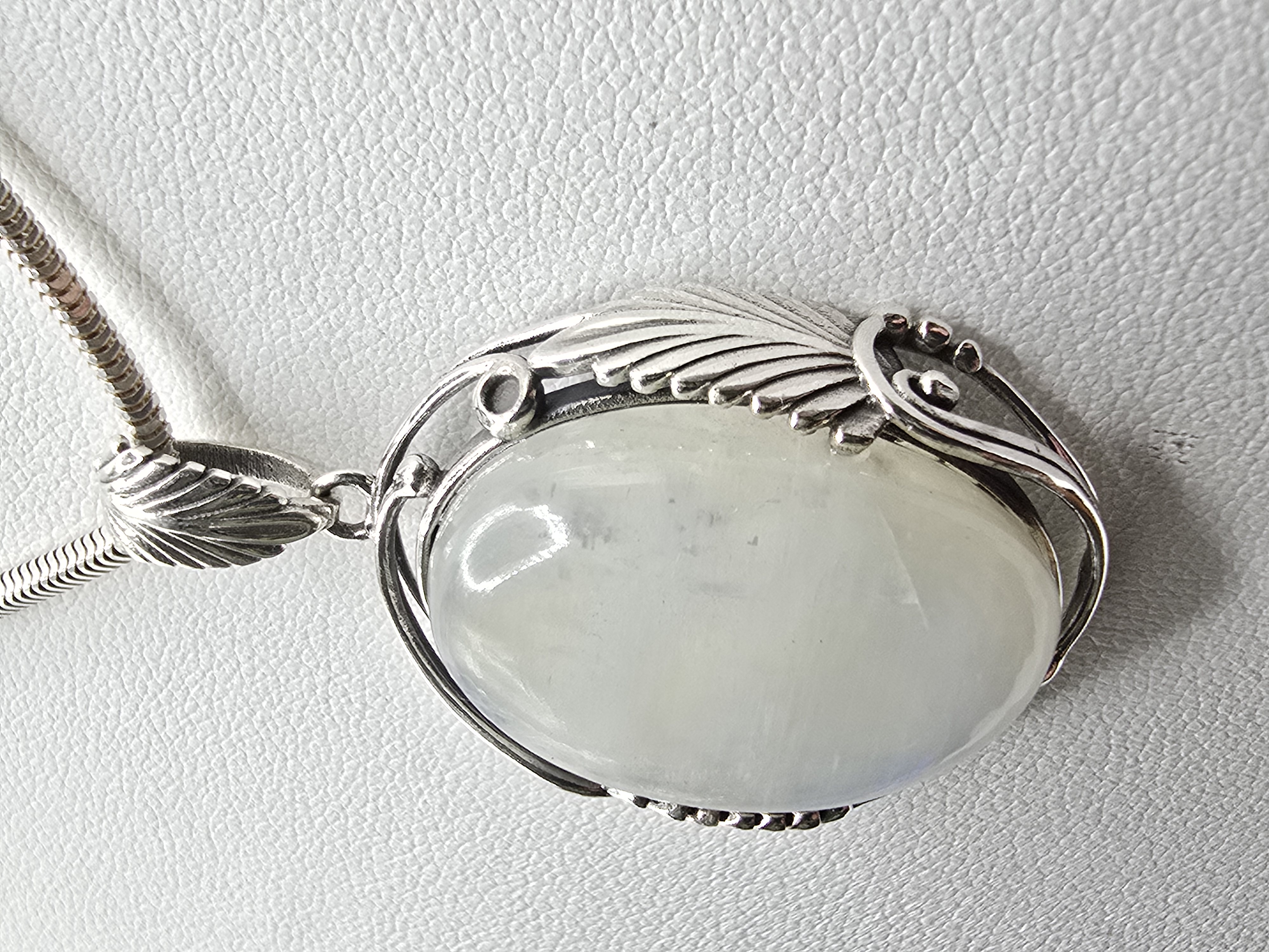 Echt zilveren hanger met Maansteen