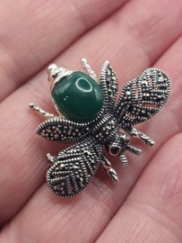 925 zilveren broche, met granaat en groene onyx
