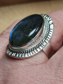 Echt zilveren ring met Labradoriet maat 18.5