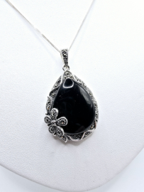 Echt zilveren hanger Marcasiet met Onyx.