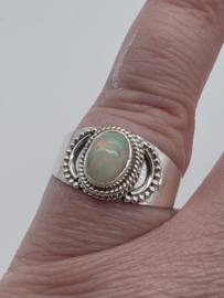 Echt zilveren ring met Ethiopisch Opaal Maat 19.5