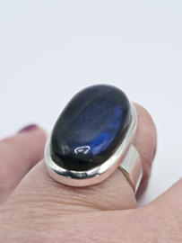 Echt zilveren ring met Labradoriet maat 19