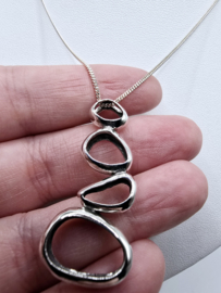 Echt zilveren hanger fantasie plus oorbellen.