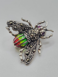 925 zilveren broche, met Robijn.
