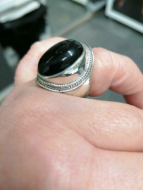 ring echt zilver met zwarte onyx. Maat 20