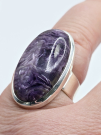 Echt zilveren ring met Charoiet, maat 19