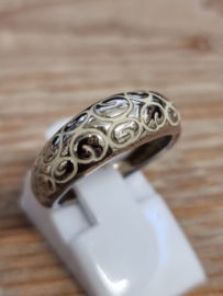 Echt zilveren dames ring, bewerkt, met beige emaille. Maat 17