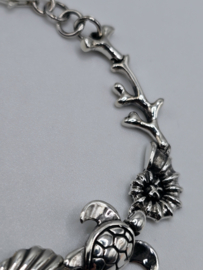 Echt zilveren armband met zee figuren.