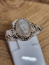 Echt zilveren ring met Maansteen, maat 16