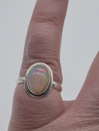 Echt zilveren ring met Ethiopisch Opaal Maat 17.5