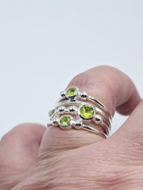 Echt zilveren ring met Peridoot, maat 20