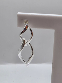 Leuke echt zilveren oorbellen, 2 ringen door elkaar.