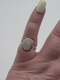 Echt zilveren ring met Ethiopisch Opaal Maat 17.5