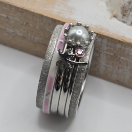 Prachtige ixxxi ring compleet maat 19.5 en 10 mm breed. 25-244