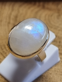 Prachtige echt zilveren ring met Maansteen. Maat 17