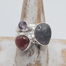 echt zilveren ring Amethist, aquamarijn en Rhodochrosiet. Maat 18.