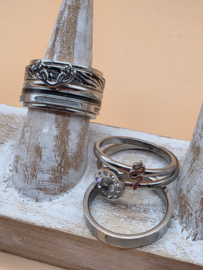 ixxxi ringen set compleet maat 17. 1 basis en 7 vulringen. 25-326