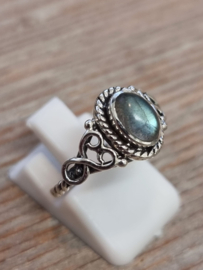 Echt zilveren ring met Labradoriet maat 17