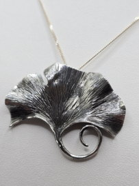 Echt zilveren hanger Ginkgo blad.