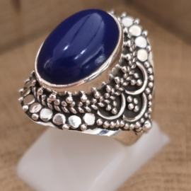Prachtig bewerkte ring met Lapis Lazuli, maat 17