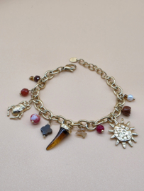 Armband met zon, scarabee, natuursteentjes.