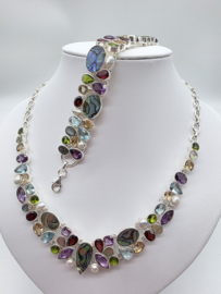 Set van 925 zilver met abalone en diverse stenen.