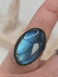 Echt zilveren ring met Labradoriet maat 17
