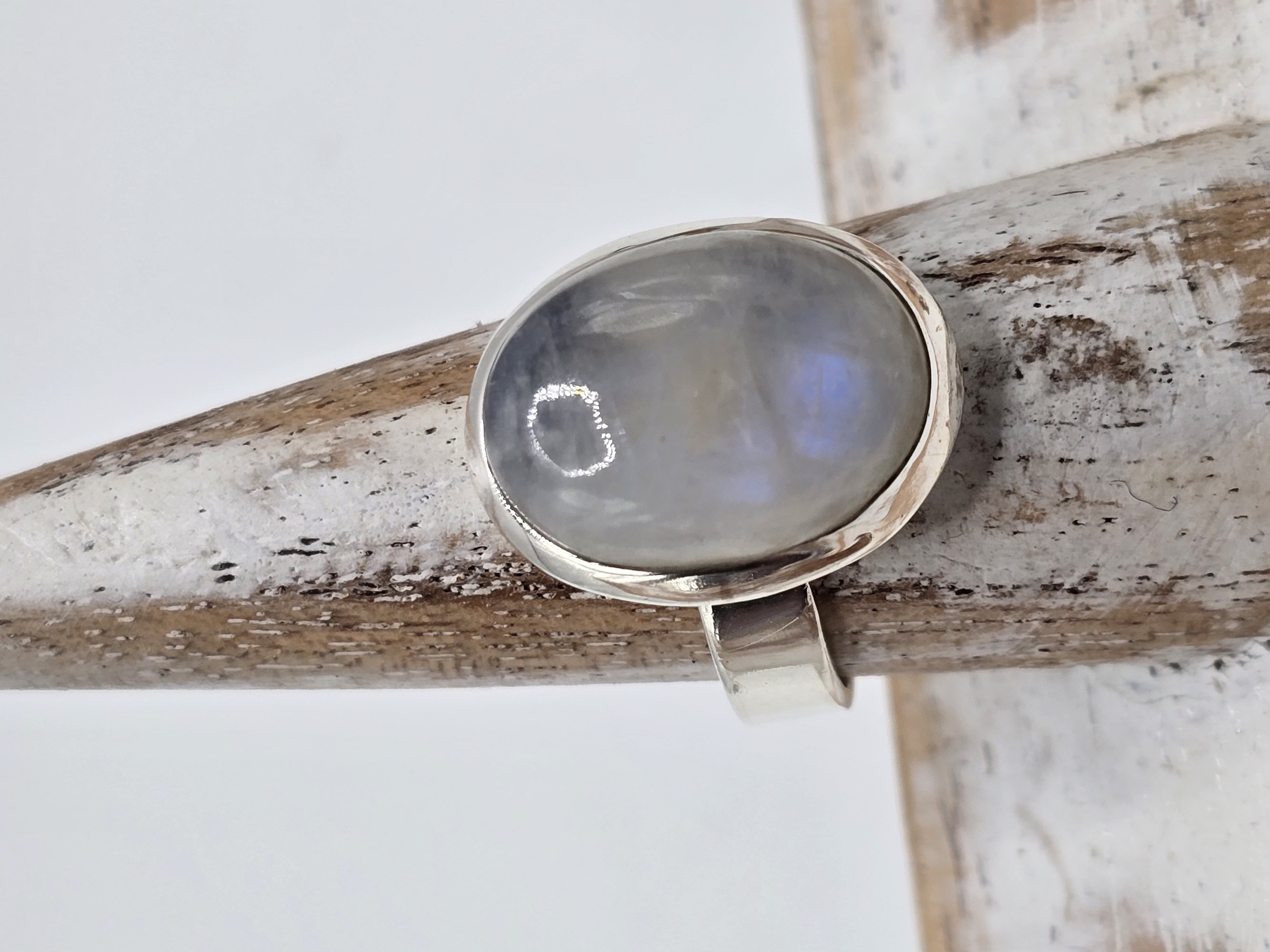 Prachtige echt zilveren ring met Maansteen, maat 17