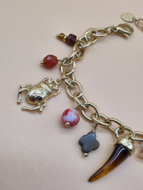 Armband met zon, scarabee, natuursteentjes.