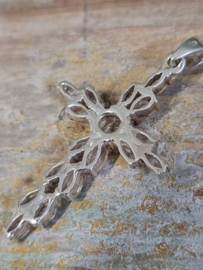 Prachtig echt zilveren kruis, Met zirconia steentjes.