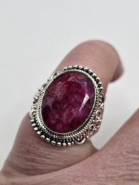 Echt zilveren ring met Robijn steen maat 17