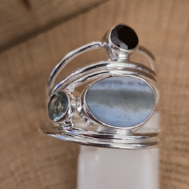 Echt zilveren  ring met Blauw Agaat, onyx en Topaas, maat 18