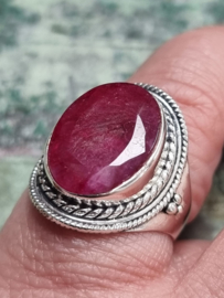 Echt zilveren ring met Robijn steen maat 18.5