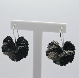 Echt zilveren hanger blad plus oorbellen.