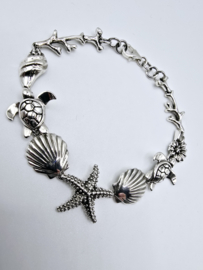 Echt zilveren armband met zee figuren.