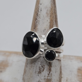 Prachtige echt zilveren ring onyx. Maat 18.
