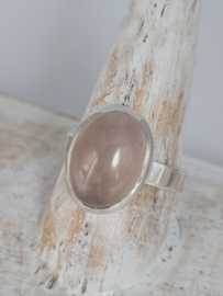 Echt zilveren ring met rozenkwarts maat 20.5