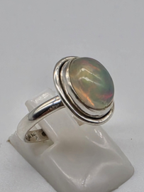 Echt zilveren ring met Ethiopisch Opaal Maat 17.5
