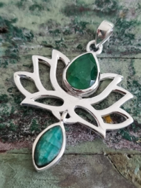 Echt zilveren ketting hanger, groene jade en smaragd.