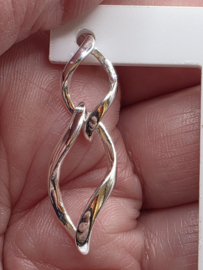 Leuke echt zilveren oorbellen, 2 ringen door elkaar.