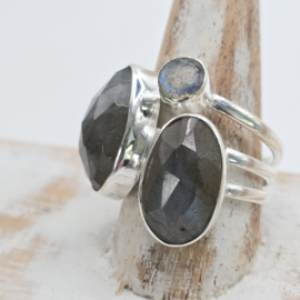 Prachtige echt zilveren ring met Labradoriet, Maat 19.