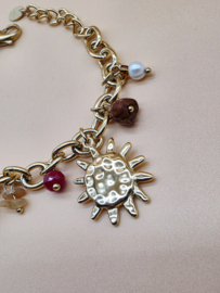 Armband met zon, scarabee, natuursteentjes.