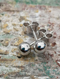 Super mooie bol oorbellen, 5 mm van New Bling