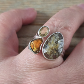 echt zilveren ring met Lodoliet kwarts, citrien en amber. Maat 18.5.