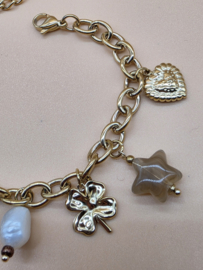 Armband met zon, hart, bloem, ster, natuursteentjes.